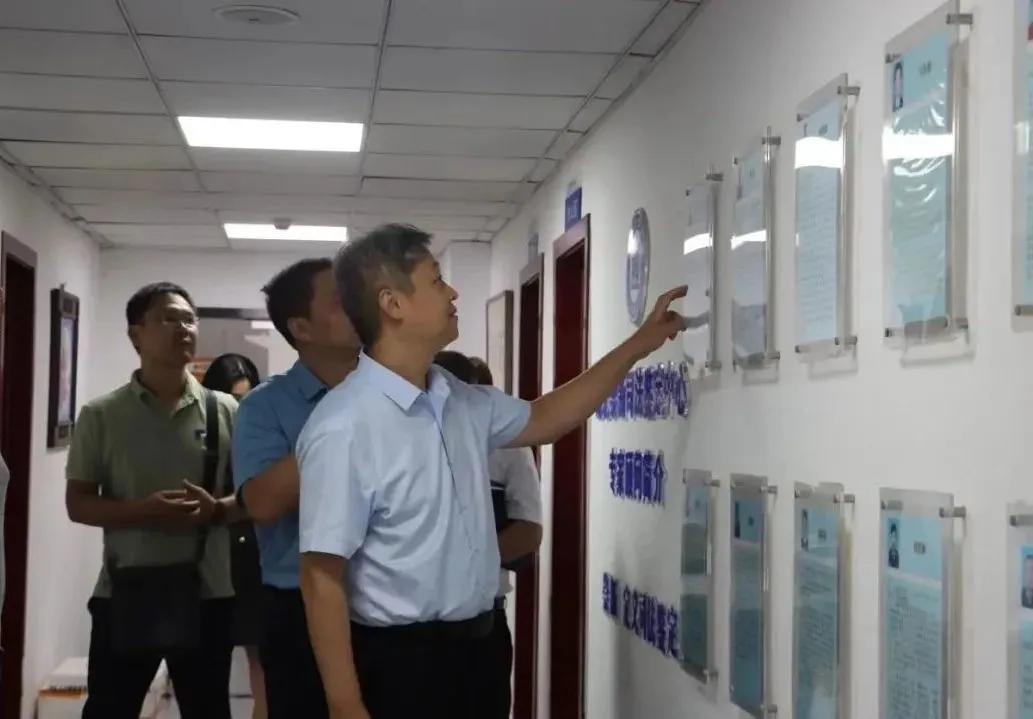 新乡医学院法医学院赵宝强书记一行考察调研湖北崇新司法鉴定中心