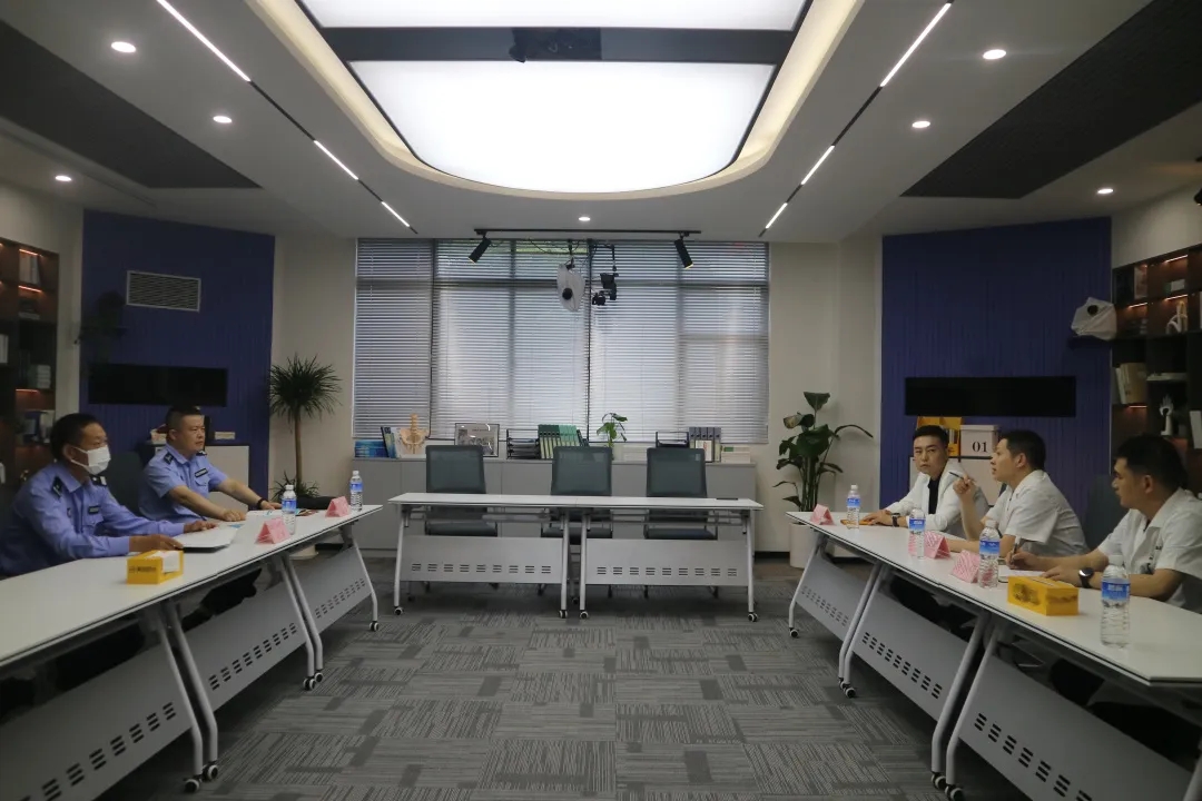 湖北省公安厅禁毒总队领导莅临湖北崇新司法鉴定中心调研指导